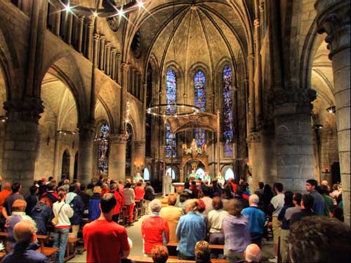 Pilgermesse in der Kirche in Roncesvalles