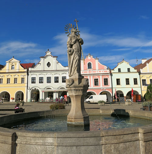 Jakobusbrunnen am Marktplatz in Pelhrimov